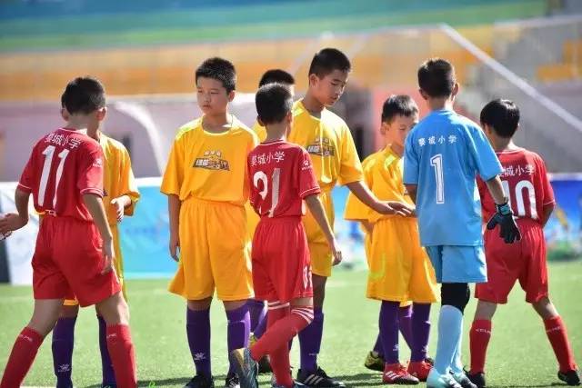 被轰11-0！中国男篮半场落后7分 徐昕王俊杰庞峥麟全轰8分